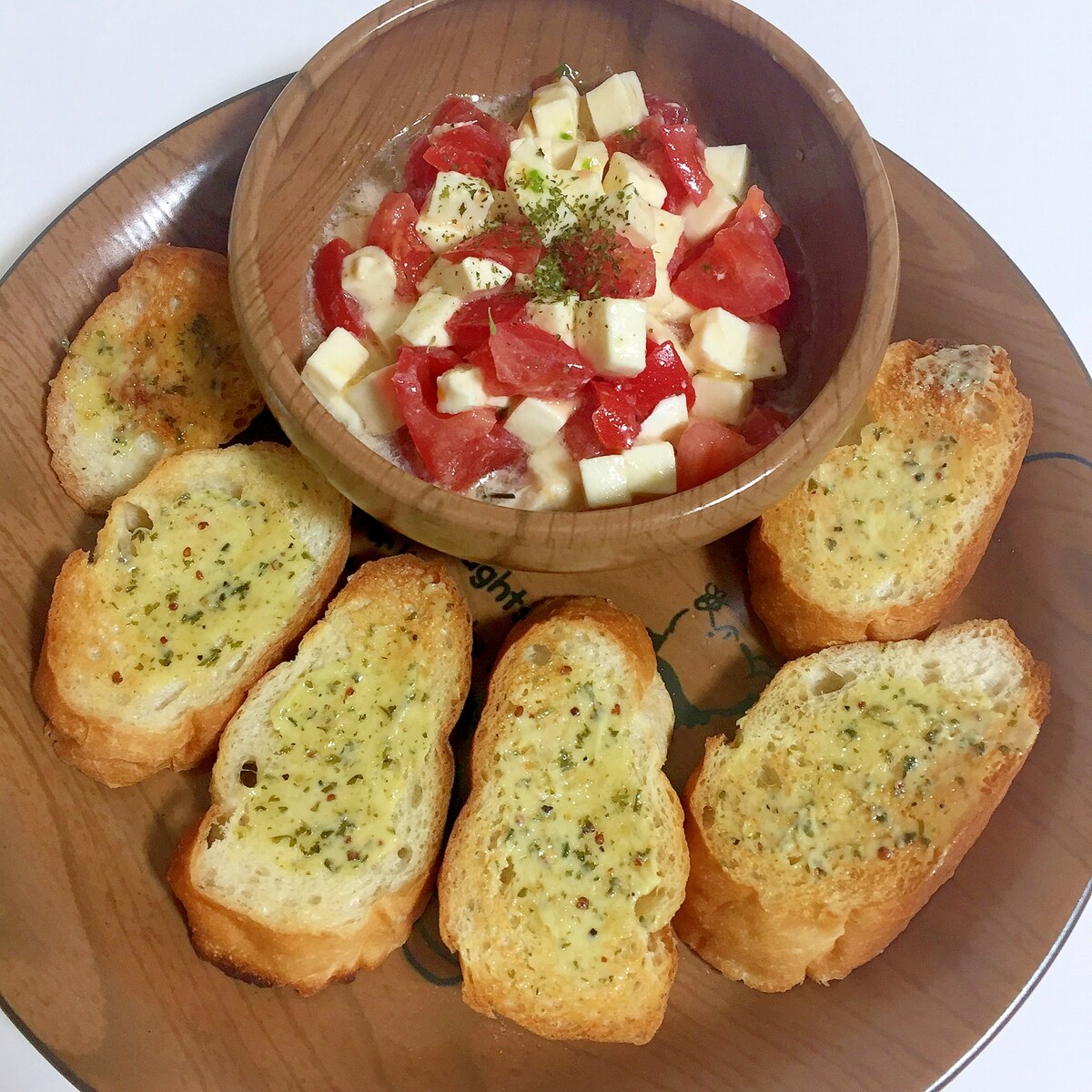 トマトとモッツァレラチーズのブルスケッタ レシピ 作り方 By Miena11 楽天レシピ トマトとモッツァレラチーズのブルスケッタ レシピ 作り方 By Miena11 楽天レシピ